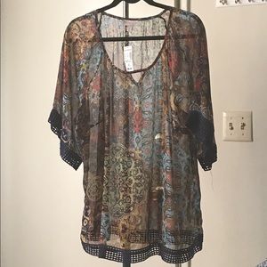 NWT MULTICOLORED SHORT SLEEVE TOP